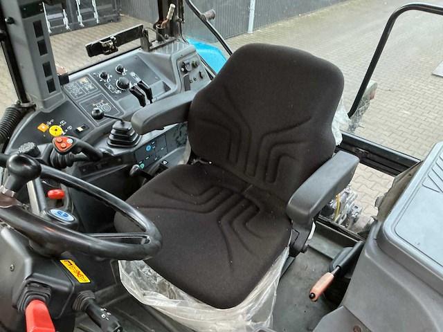 New holland 8360 vierwielaangedreven landbouwtractor - afbeelding 17 van  46