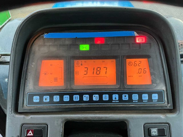 New holland 8360 vierwielaangedreven landbouwtractor - afbeelding 20 van  46