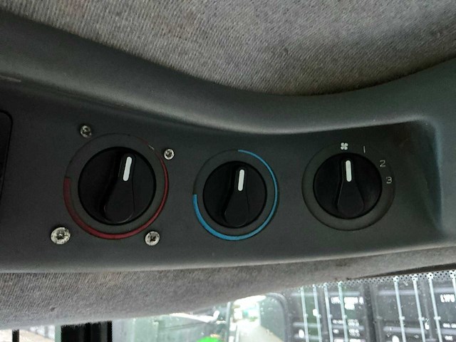 New holland 8360 vierwielaangedreven landbouwtractor - afbeelding 22 van  46