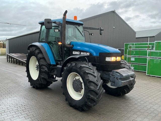 New holland 8360 vierwielaangedreven landbouwtractor - afbeelding 12 van  46
