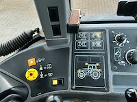 New holland 8360 vierwielaangedreven landbouwtractor - afbeelding 27 van  46