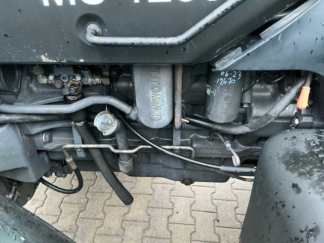 New holland 8360 vierwielaangedreven landbouwtractor - afbeelding 37 van  46