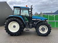 New holland 8360 vierwielaangedreven landbouwtractor - afbeelding 43 van  46