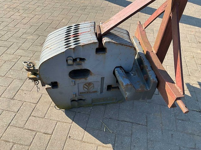 New holland frontgewicht ‘450 kg’ - afbeelding 3 van  4