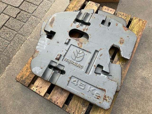 New holland frontgewicht 45kg (2x) - afbeelding 2 van  2