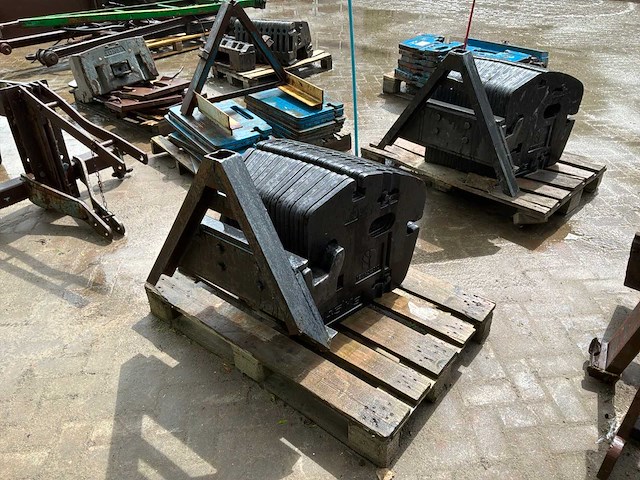New holland frontgewicht, “810kg” - afbeelding 4 van  6