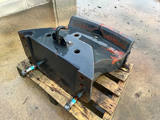 New holland frontgewicht ophanging - afbeelding 1 van  4