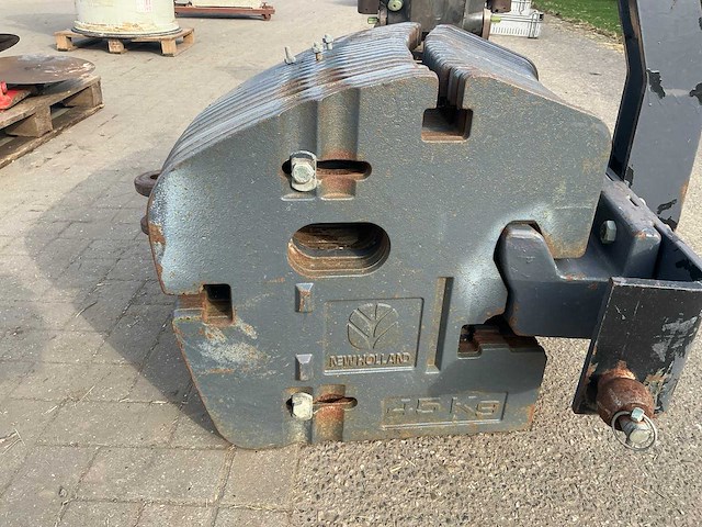 New holland frontgewicht set ‘990 kg’ - afbeelding 4 van  5