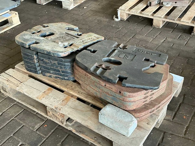 New holland frontgewicht - afbeelding 2 van  3