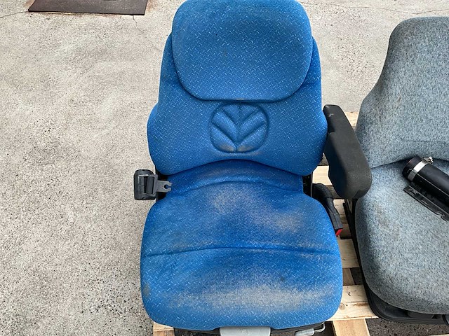 New holland luchtgeveerde stoel (2x) - afbeelding 3 van  13
