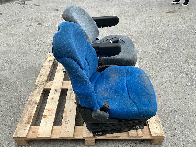 New holland luchtgeveerde stoel (2x) - afbeelding 8 van  13