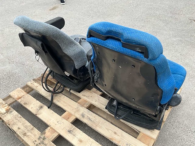 New holland luchtgeveerde stoel (2x) - afbeelding 9 van  13