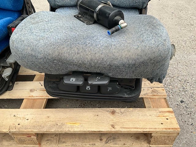 New holland luchtgeveerde stoel (2x) - afbeelding 12 van  13
