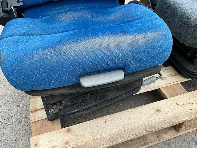 New holland luchtgeveerde stoel (2x) - afbeelding 4 van  13