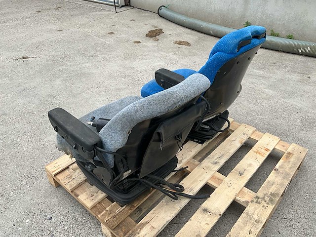 New holland luchtgeveerde stoel (2x) - afbeelding 11 van  13
