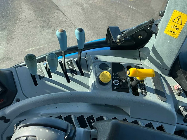 New holland t7.170 vierwielaangedreven landbouwtractor - afbeelding 15 van  28