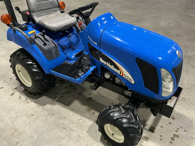 New holland tz25d 4wd minitractor - afbeelding 3 van  17