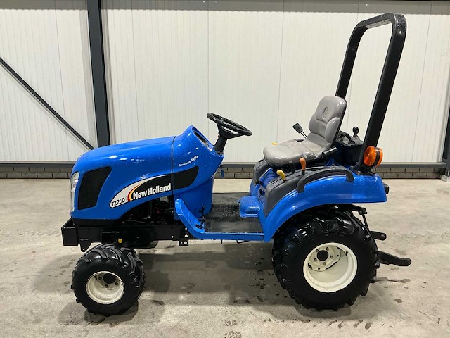 New holland tz25d 4wd minitractor - afbeelding 11 van  17