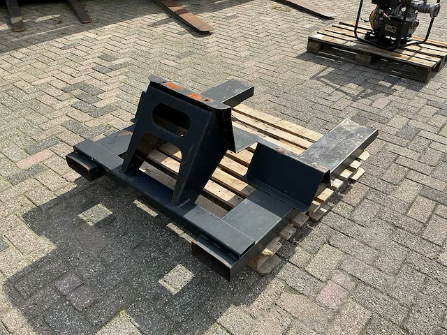 New holland veldhakselaar beksteun met lepelsleuven - afbeelding 1 van  5