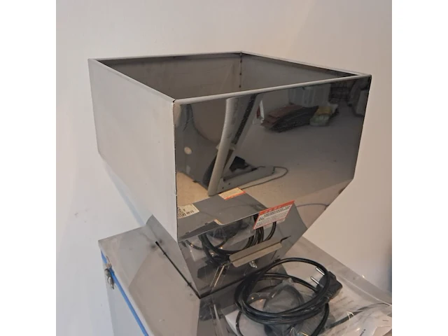 New version particle filling machine - afbeelding 9 van  11