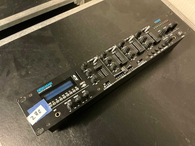 Newhank workmate7 dj mixer - afbeelding 1 van  6