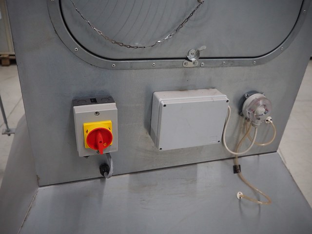 Newsome - afbeelding 7 van  8