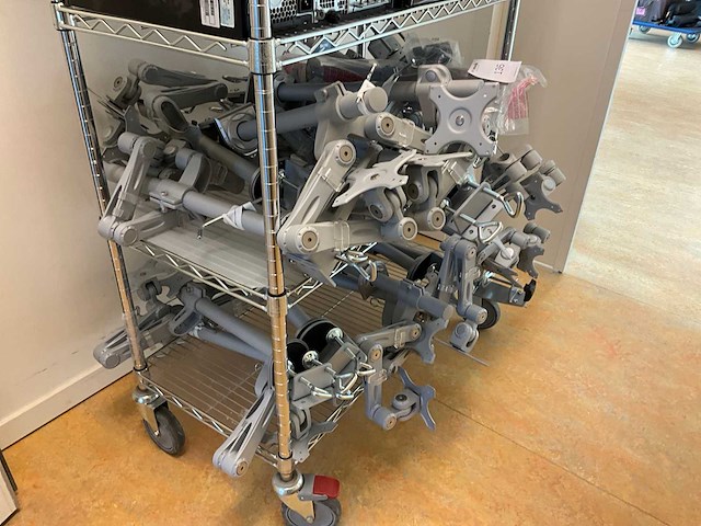 Newstar dubbele monitorsteunen (circa 18 stuks) - afbeelding 3 van  5