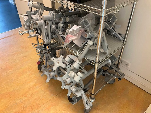 Newstar dubbele monitorsteunen (circa 18 stuks) - afbeelding 4 van  5