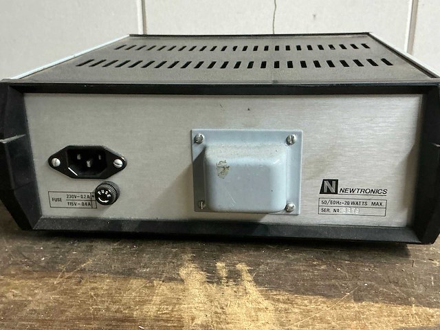 Newtronics 200spc sweep/puls/functie generator - afbeelding 3 van  4
