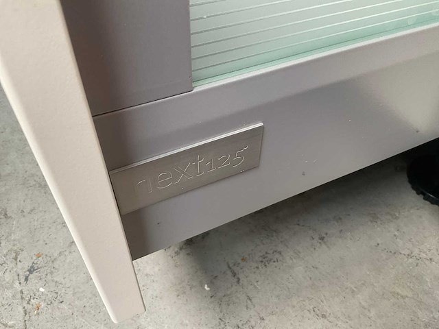 Next125 keukeneiland met colorglass aanrecht en blum ladegeleiders - afbeelding 8 van  11