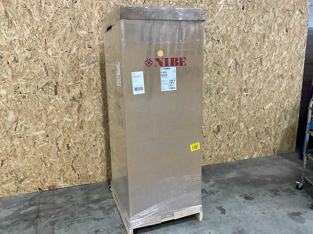 Nibe 069400 vvm500 boilier/binnenunit lucht/water warmtepomp 500 liter - afbeelding 2 van  6