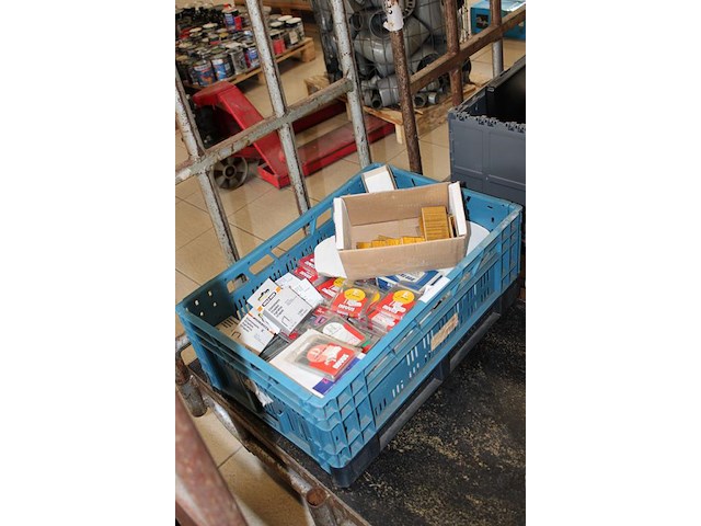 Nieten in krat. - afbeelding 2 van  2