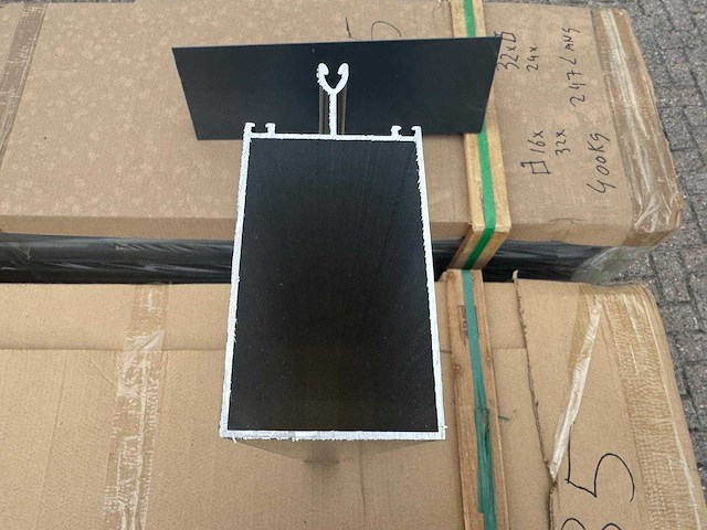 Nieuw: partij aluminium liggers antraciet (ral 7015) - 4 pallets (104-delig / ca. 400kg) - afbeelding 7 van  9