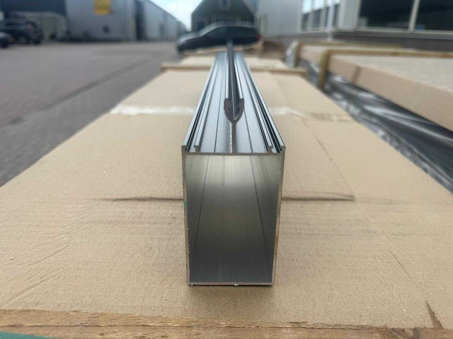 Nieuw: partij aluminium liggers antraciet (ral 7015) - 4 pallets (104-delig / ca. 400kg) - afbeelding 8 van  9