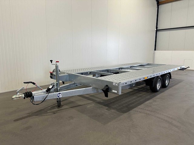 Nieuwe autoambulance met kenteken 96-wsg-9 - afbeelding 1 van  16