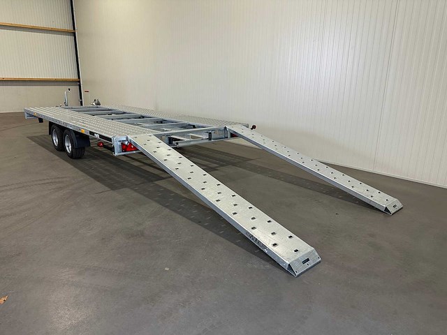 Nieuwe autoambulance met kenteken 96-wsg-9 - afbeelding 12 van  16