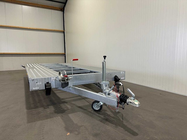 Nieuwe autoambulance met kenteken 96-wsg-9 - afbeelding 2 van  5