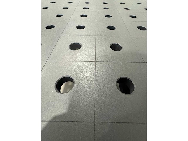 Nieuwe genitreerde gietijzeren lastafel/opspantafel - 2400x1200x20mm met maatvoering. - afbeelding 6 van  9