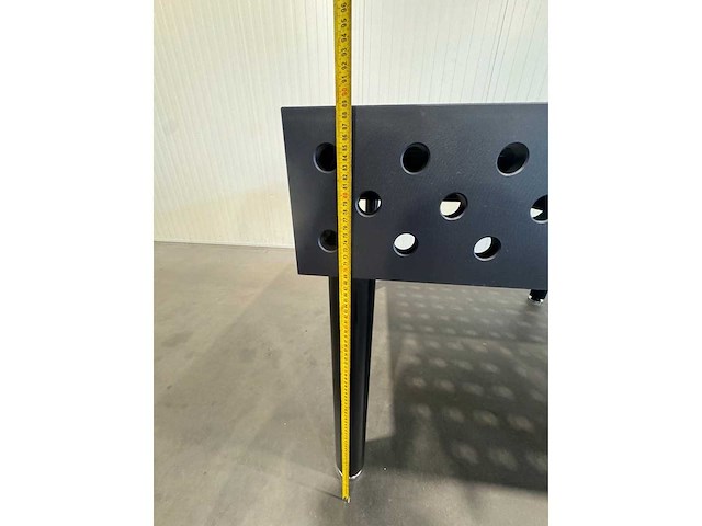 Nieuwe genitreerde gietijzeren lastafel/opspantafel - 2400x1200x20mm met maatvoering. - afbeelding 9 van  9