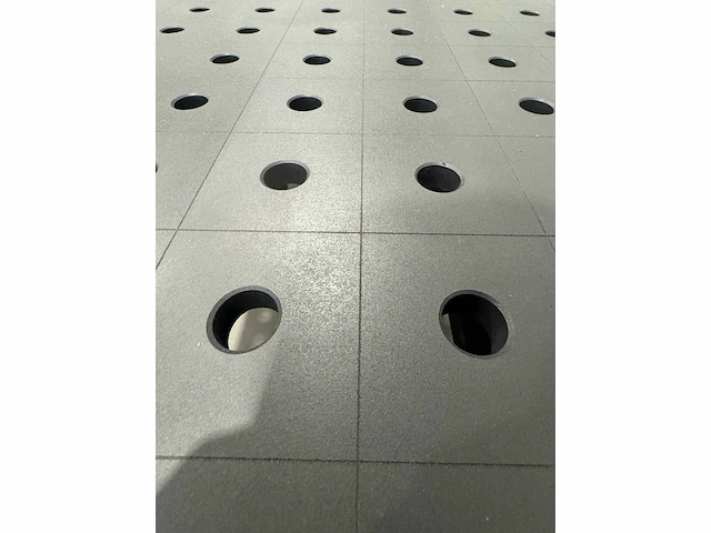 Nieuwe genitreerde gietijzeren lastafel/opspantafel - 2400x1200x20mm met maatvoering. - afbeelding 6 van  9