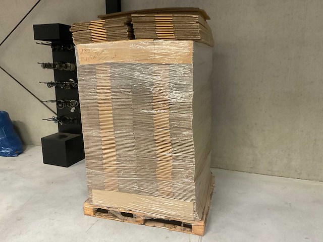 Nieuwe kartonnen doos (282x) - afbeelding 1 van  4