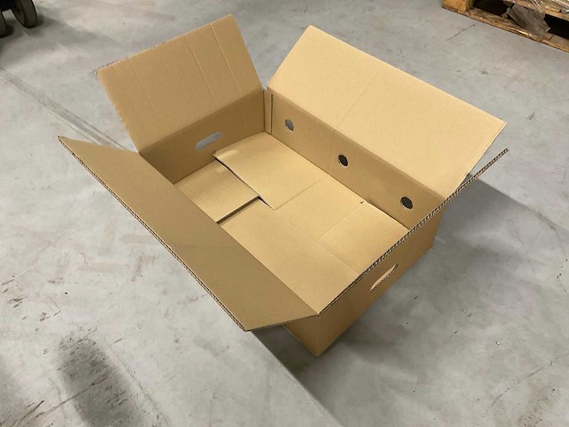 Nieuwe kartonnen doos (282x) - afbeelding 2 van  4