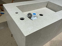 Nieuwe keramische wastafel 1200 x 500 mm met geïntegreerde wasbak