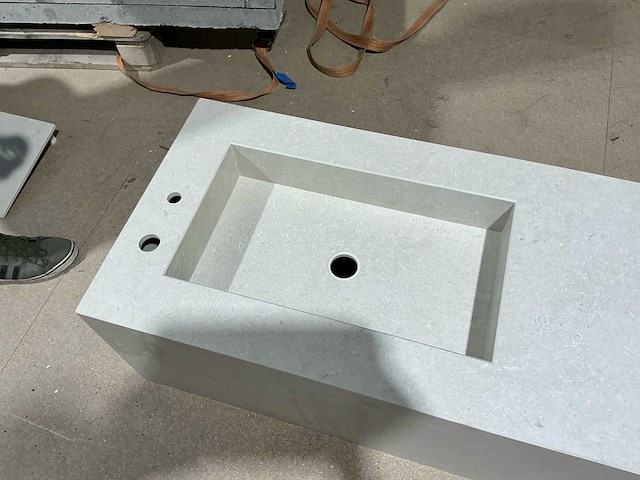 Nieuwe keramische wastafel 1200 x 500 mm met geïntegreerde wasbak - afbeelding 11 van  13