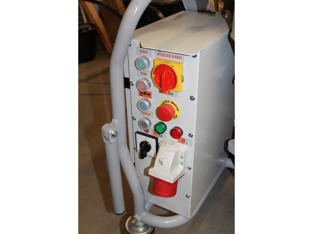Nieuwe stukadoorsmachine putz p4 met pompmotor 5.5 kw, mengmotor 2.2 kw, capaciteit ca 25/45 l-min en trech... - afbeelding 4 van  9