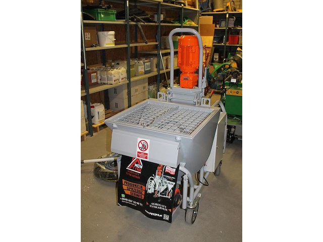 Nieuwe stukadoorsmachine putz p4 met pompmotor 5.5 kw, mengmotor 2.2 kw, capaciteit ca 25/45 l-min en trech... - afbeelding 6 van  9