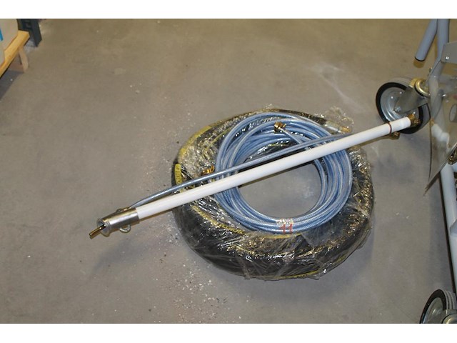 Nieuwe stukadoorsmachine putz p4 met pompmotor 5.5 kw, mengmotor 2.2 kw, capaciteit ca 25/45 l-min en trech... - afbeelding 7 van  9