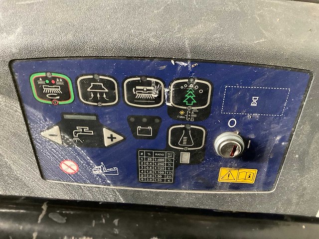 Nifisk ba 651 schoonmaakwagen - afbeelding 4 van  18