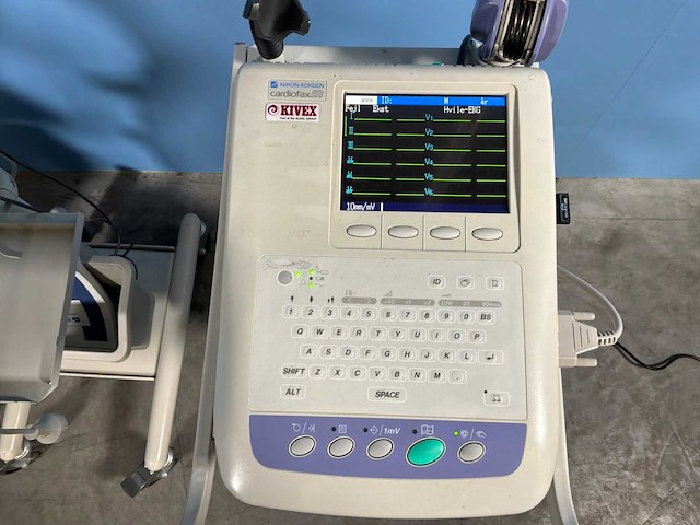 Nihon koden - cardiofaxm ecg op trolley - 2011 (5x) - afbeelding 8 van  15