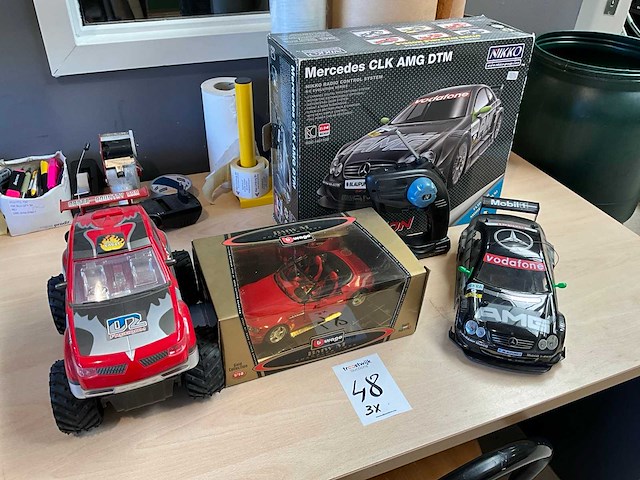 Nikko en burago rc en schaalmodel voertuig (3x) - afbeelding 1 van  7